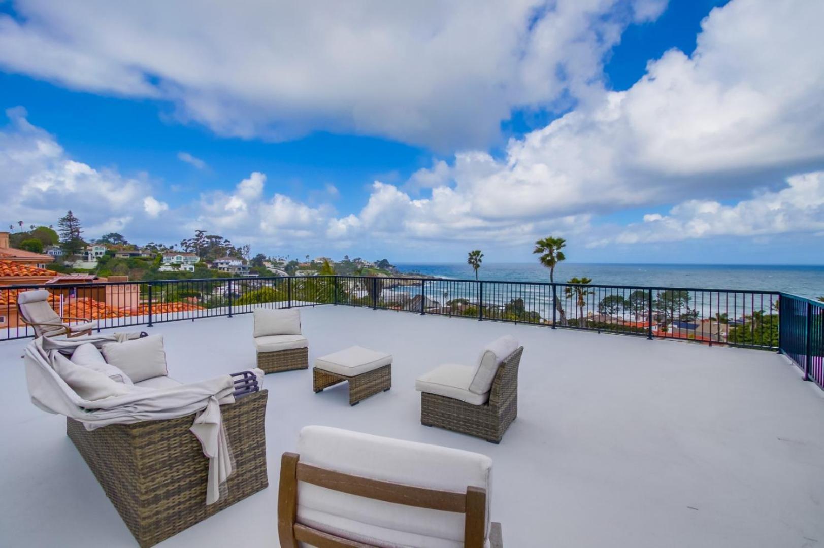 Holiday home 360 Rooftop View Ocean Breeze 6 Min To Beach