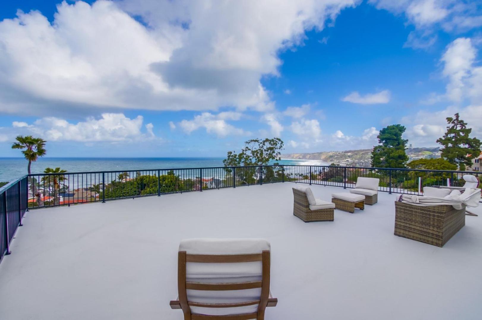 Holiday home 360 Rooftop View Ocean Breeze 6 Min To Beach *